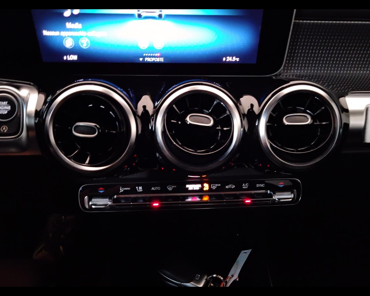 Mercedes-Benz GLB - X247 2019 - GLB 180 d Sport auto