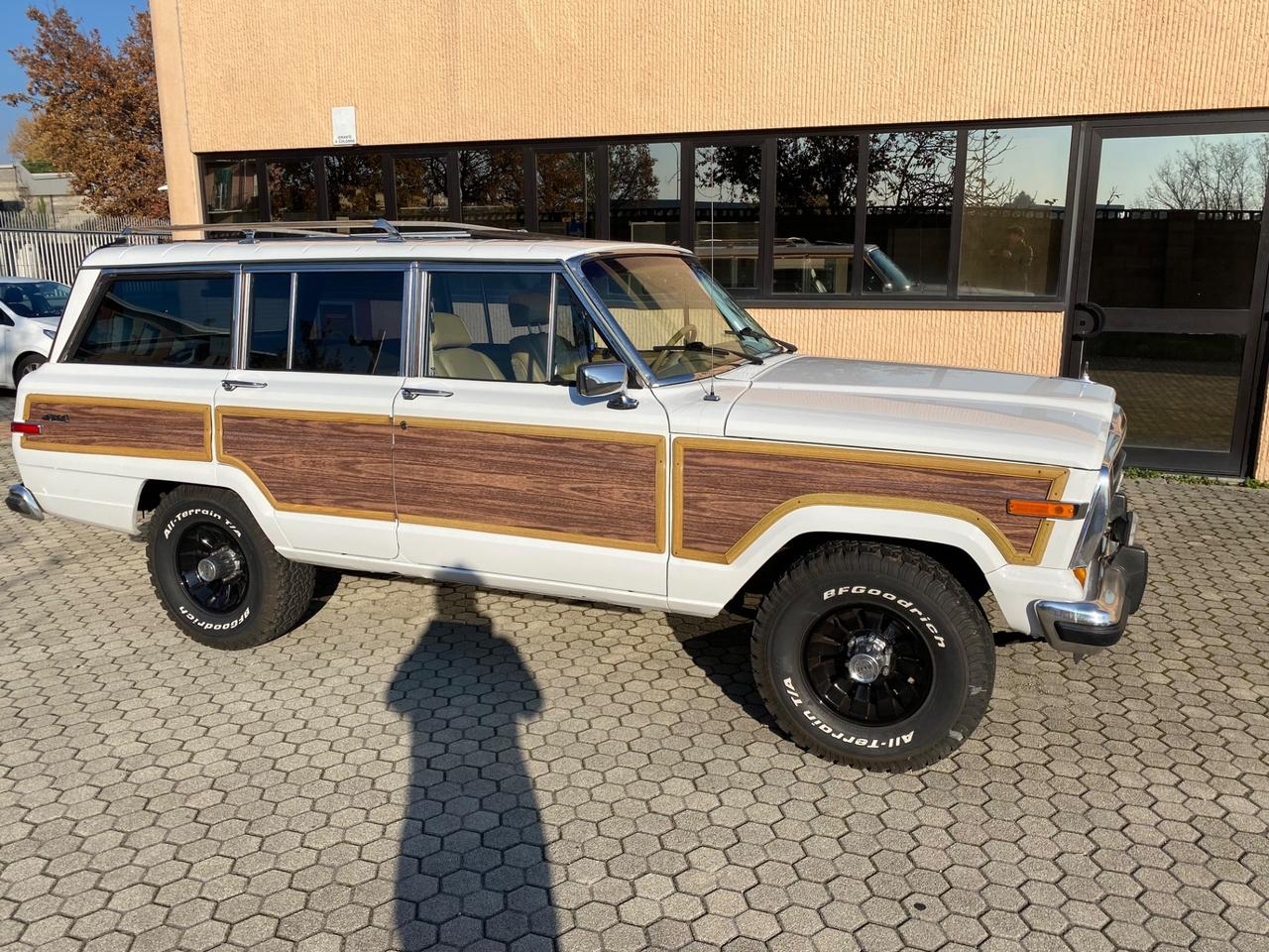 Jeep Wagoneer Grand 5.9 v8