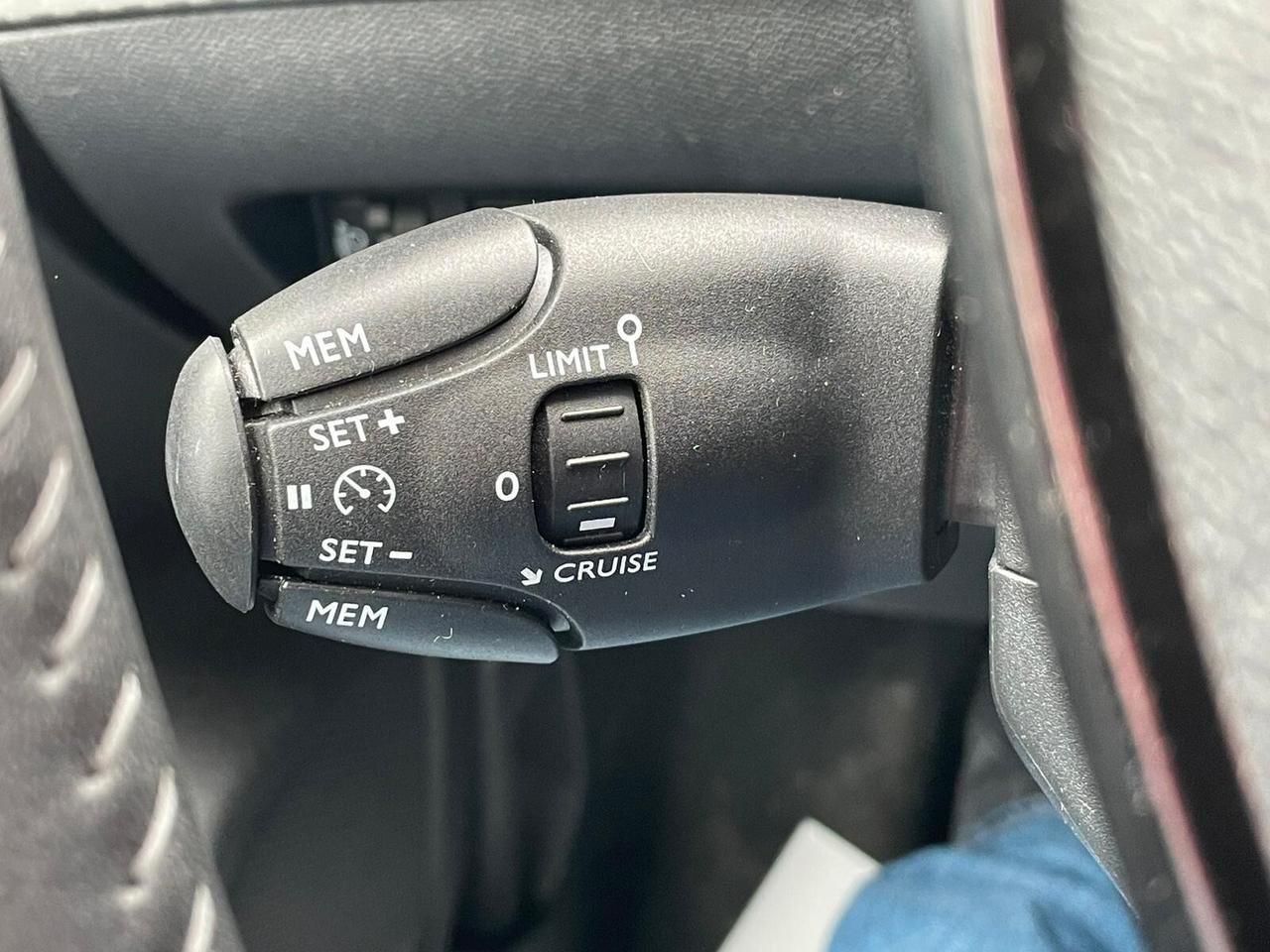 Peugeot 208 PureTech 100 Stop&Start 5 porte Active Pack Navi 2024