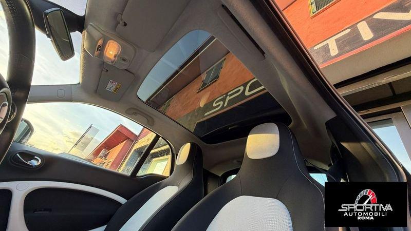 smart fortwo FARI LED TETTO PANORAMICO RATA MENSILE 133,00 fortwo 70 1.0 Passion