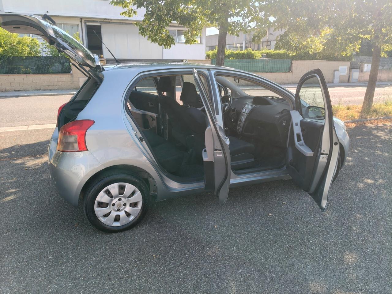 Toyota Yaris 1.0 5 porte SOLAMENTE 119.000 KM