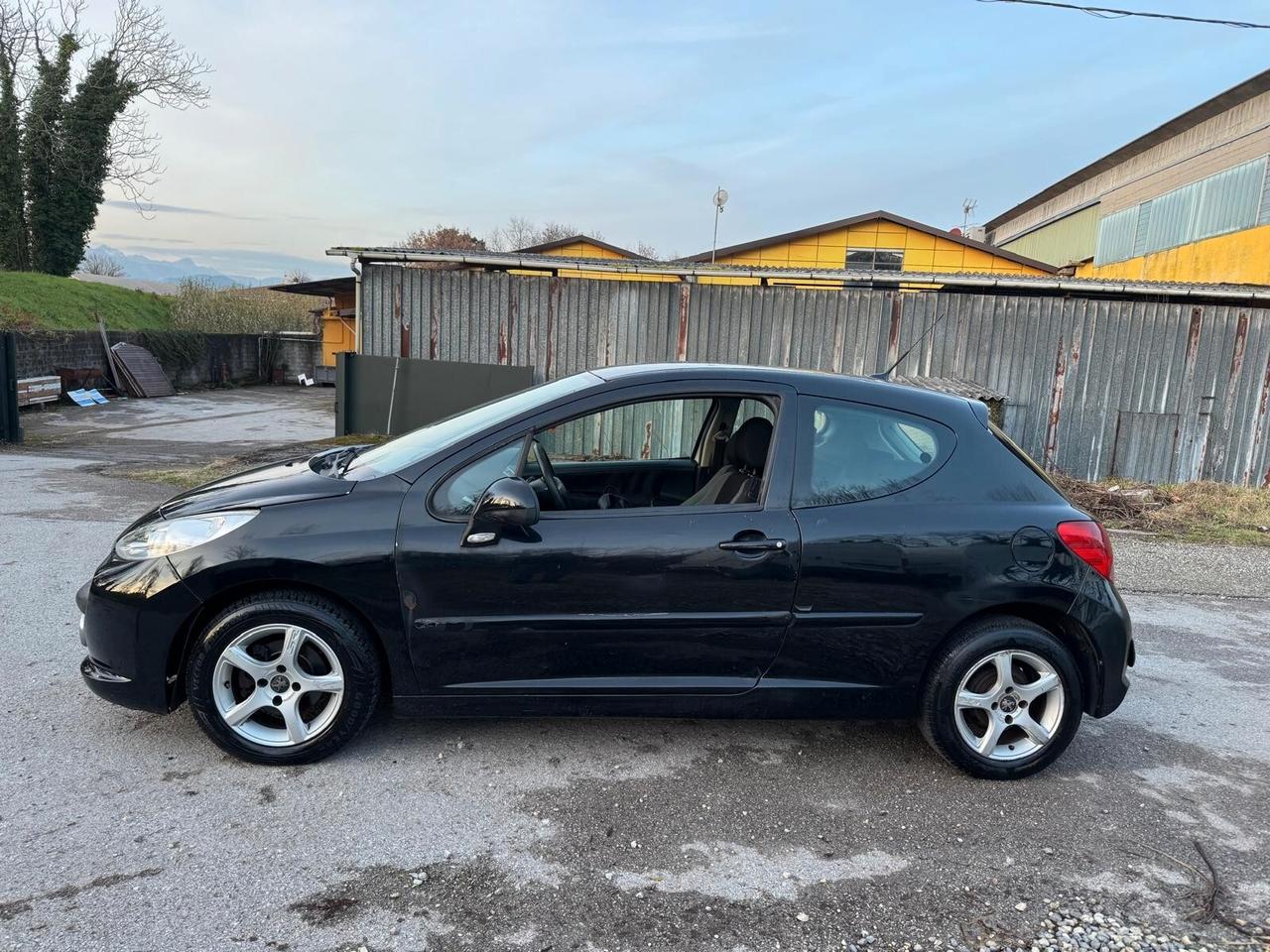 Peugeot 207 1.4 HDi 70CV 3p. ONE Line