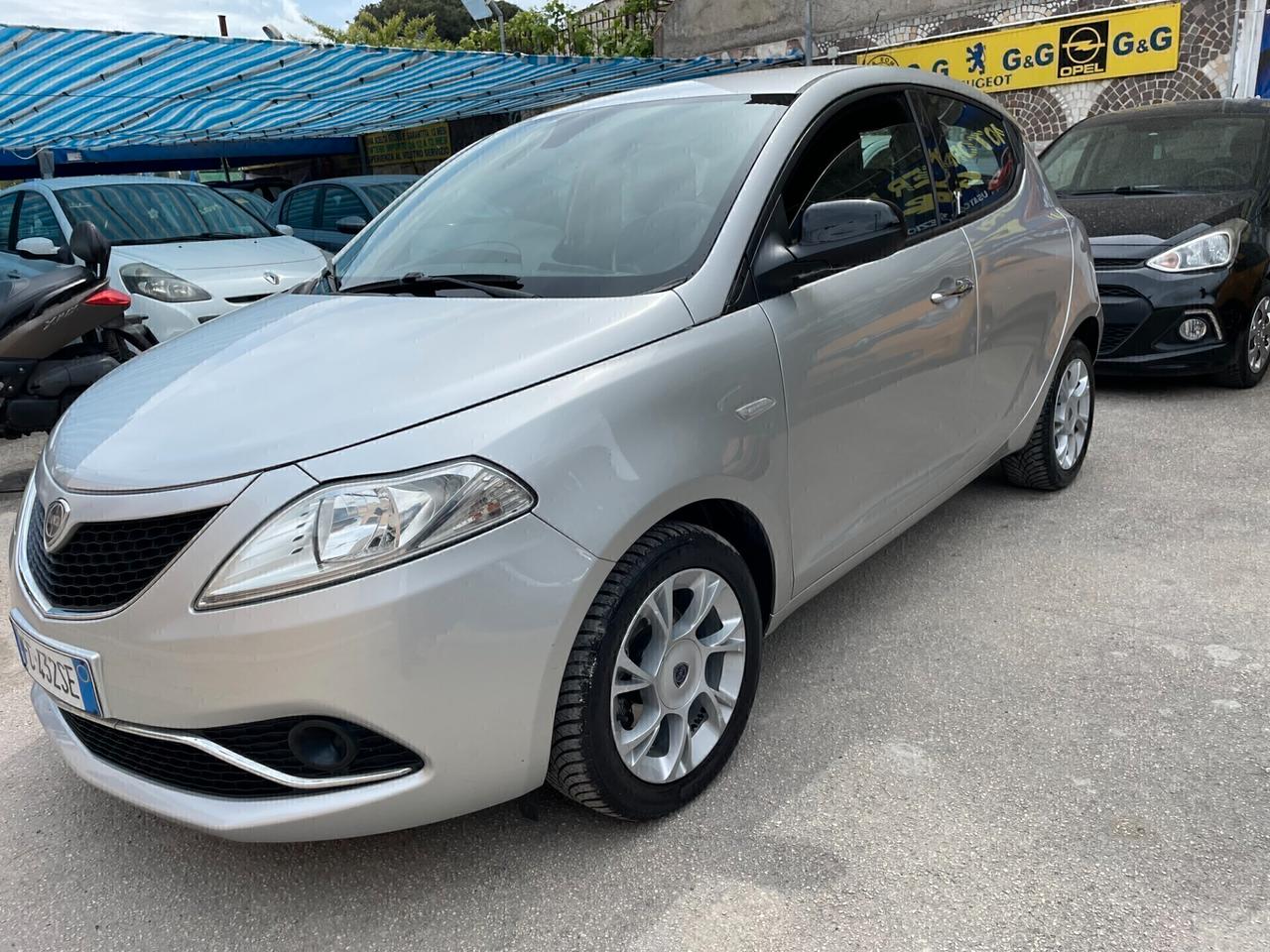 Lancia Ypsilon 1.2 69 CV 5 porte Gold