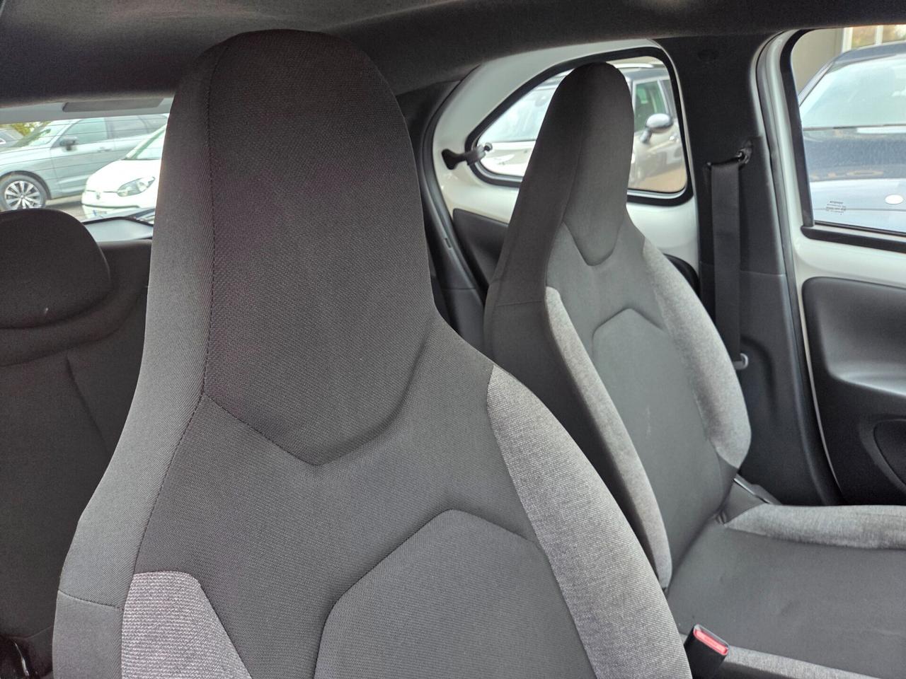 Toyota Aygo X 1.0 VVT-i 72 CV 5 porte Lounge S-CVT