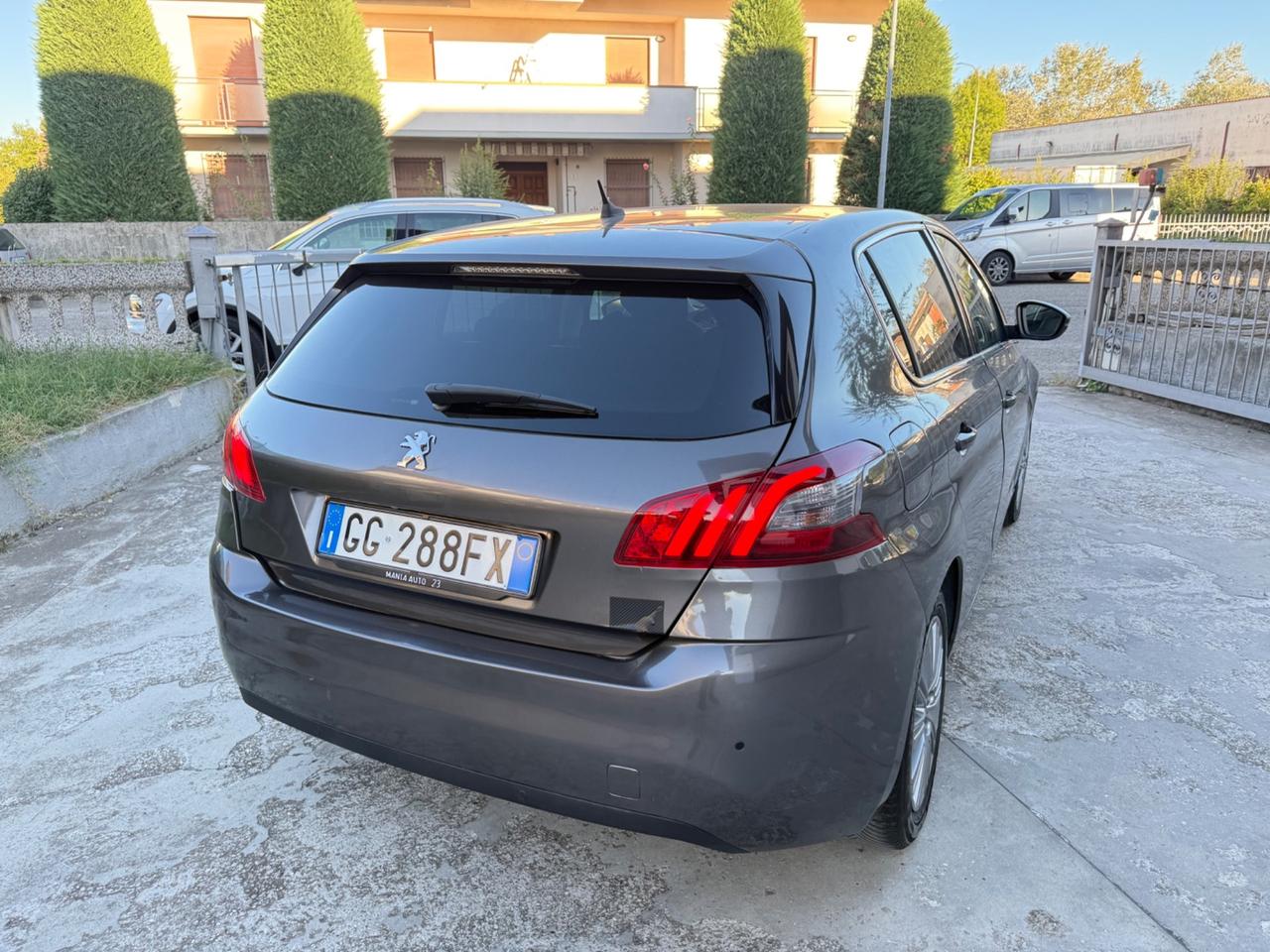 Peugeot 308 1.2 Turbo Benzina POCHI KM 2021 NEOPAT