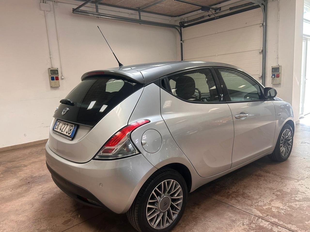 Lancia Ypsilon 1.2 69 CV 5 porte S&S Platinum