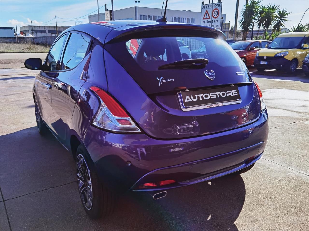 Lancia Ypsilon 1.0 FireFly 5P Hy Ecochic Gold