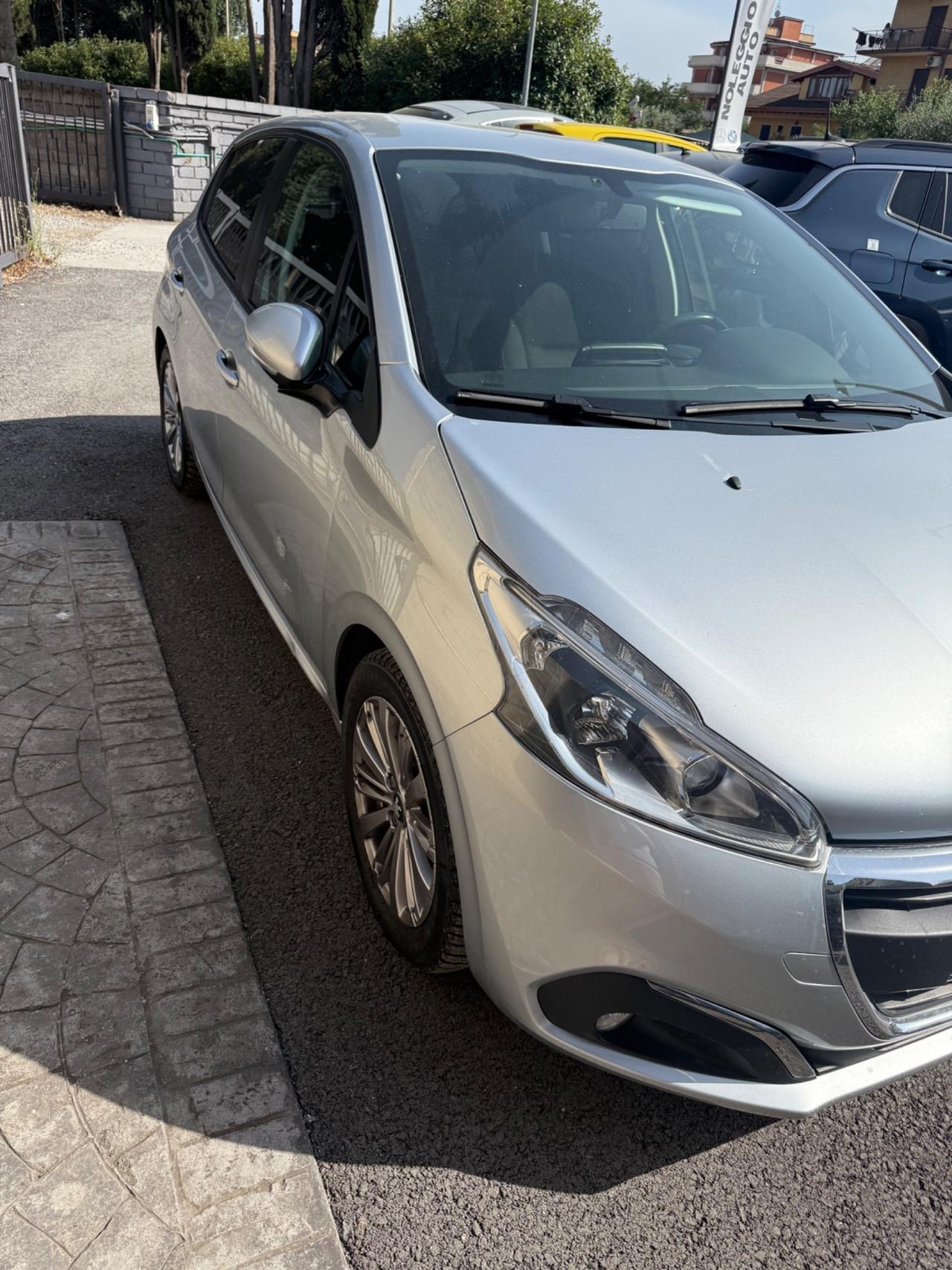 Peugeot 208 PureTech 82 5p. GPL Allure