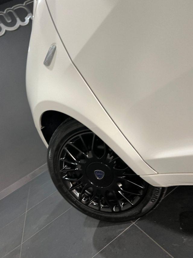 LANCIA Ypsilon 1.2 69 CV 5 porte Silver