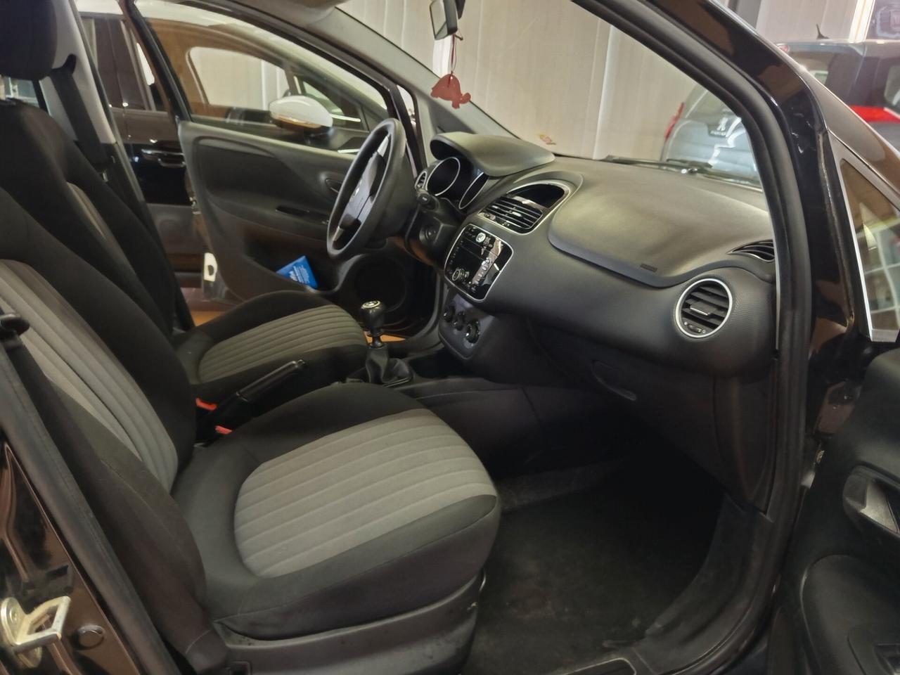 Fiat Punto 1.2 8V 5 porte Street 130 Mila chilometri ok neopatentati Fiat Punto 1.2 8V 5 porte Street 130 Mila chilometri ok neopatentati