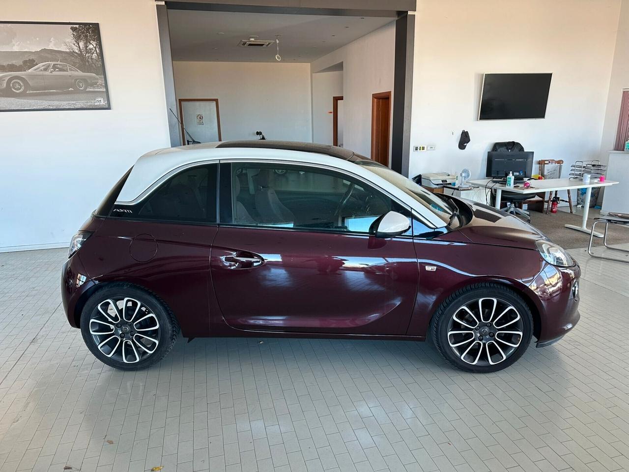 Opel Adam 1.2 70 CV White/Black Link