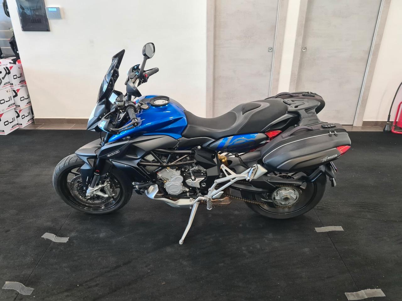 MV AGUSTA STRADALE 800
