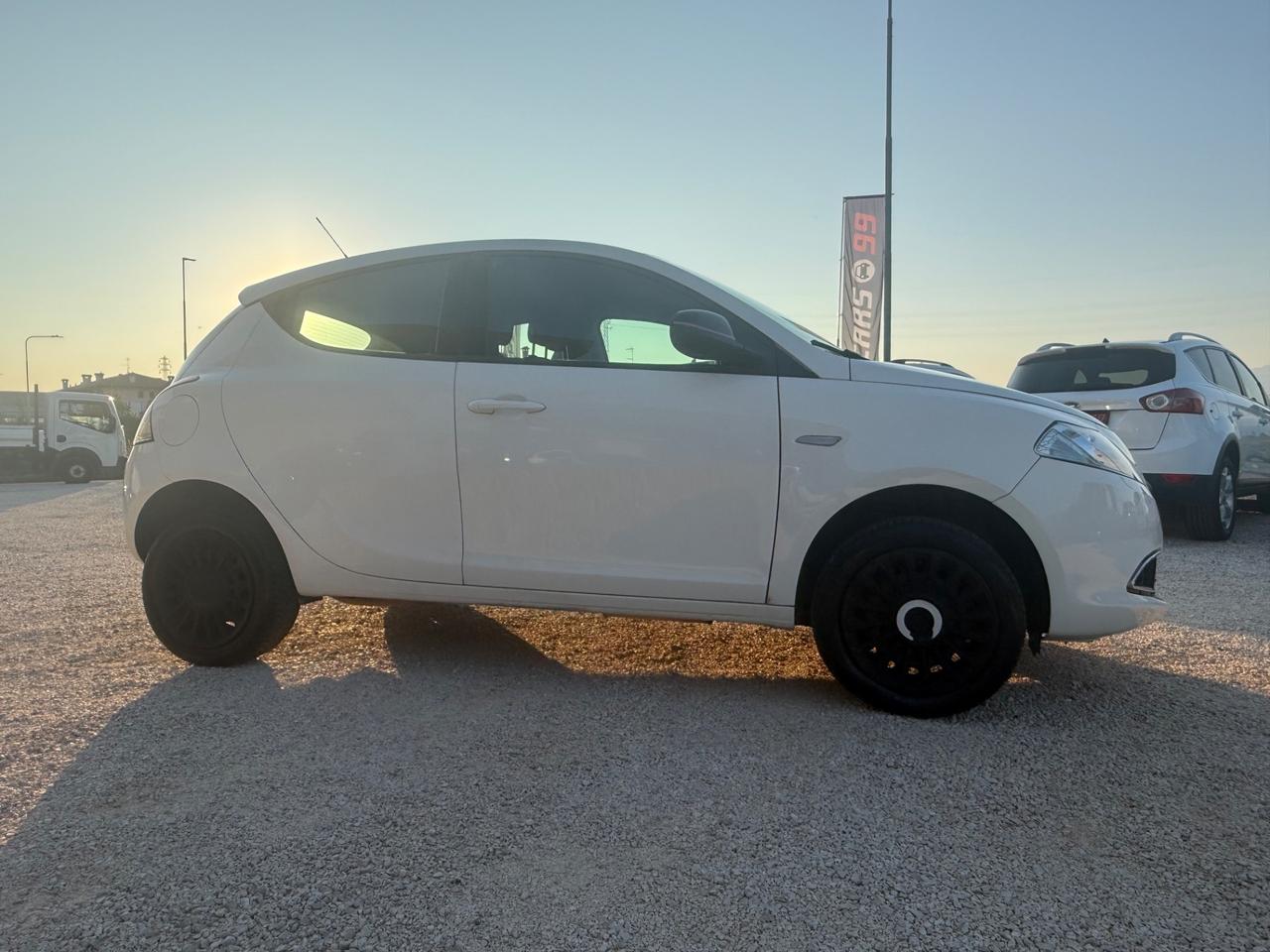 Lancia Ypsilon 0.9 TwinAir 85 CV 5 porte Metano Ecochic Elefantino