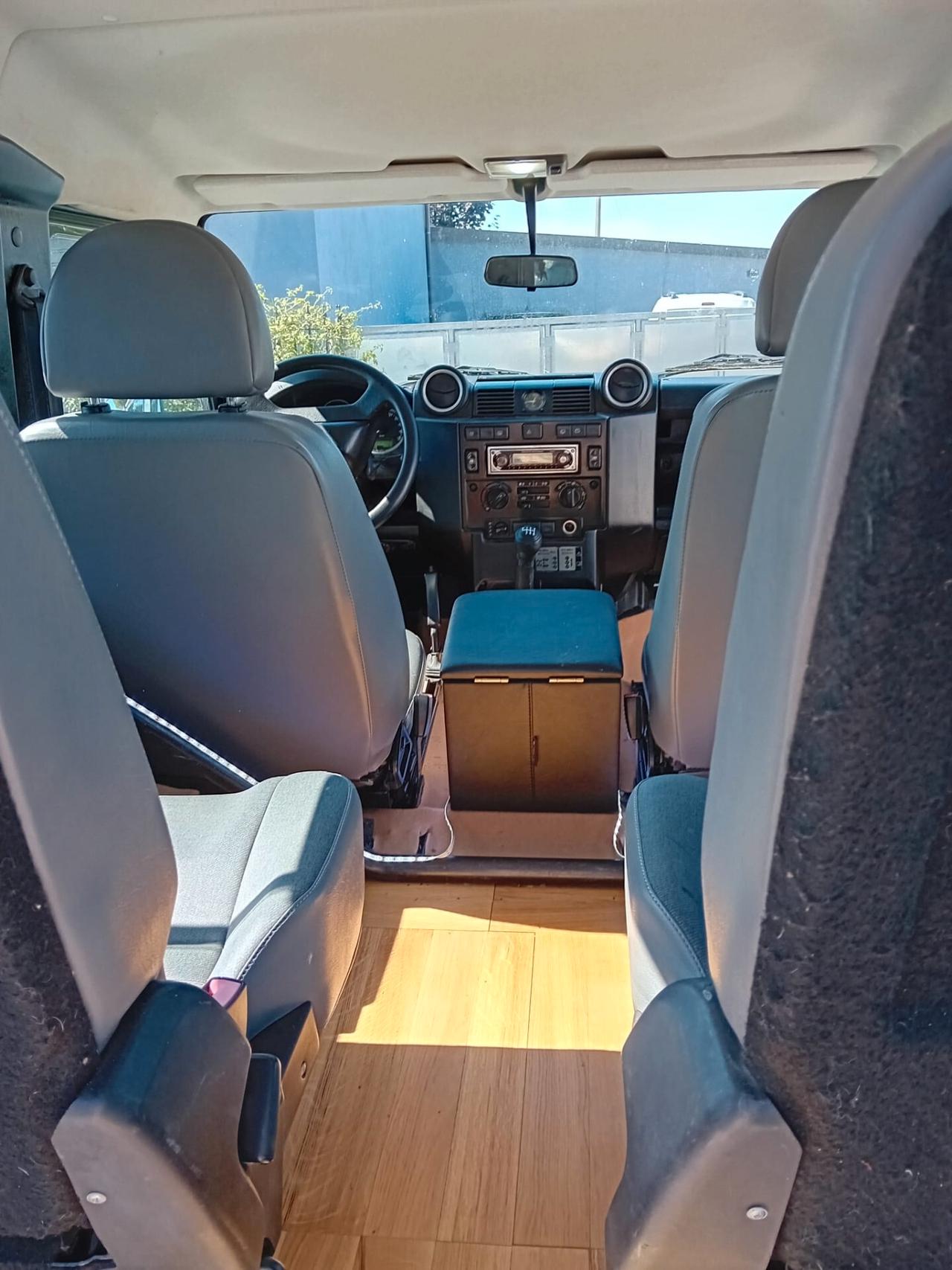 Land Rover Defender 90 2.4 TD4 Station Wagon SE