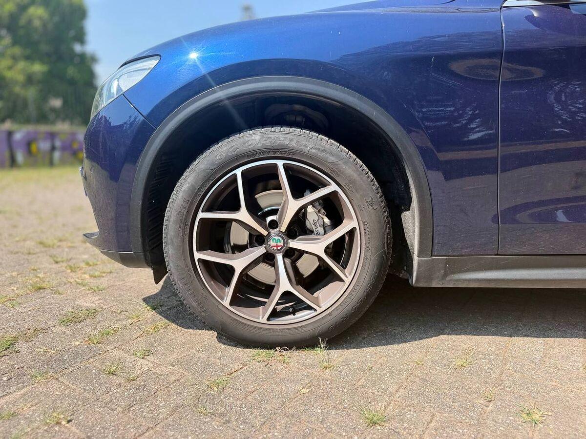 Alfa Romeo Stelvio 2.2 t Business Q4 210cv auto