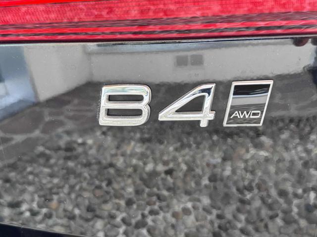 VOLVO XC60 B4 (d) AWD automatico Plus Dark