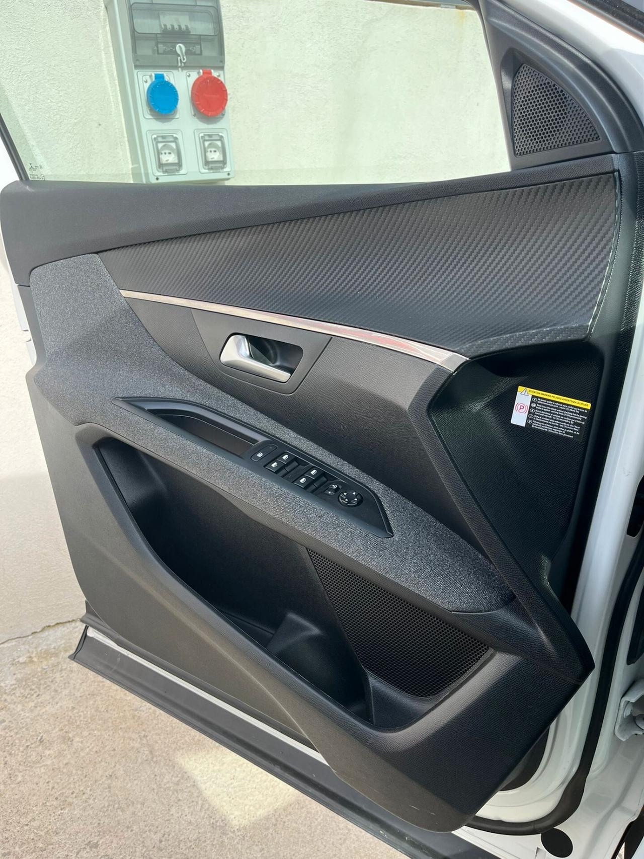 Peugeot 3008 BlueHDi 130 S&S EAT8 Business