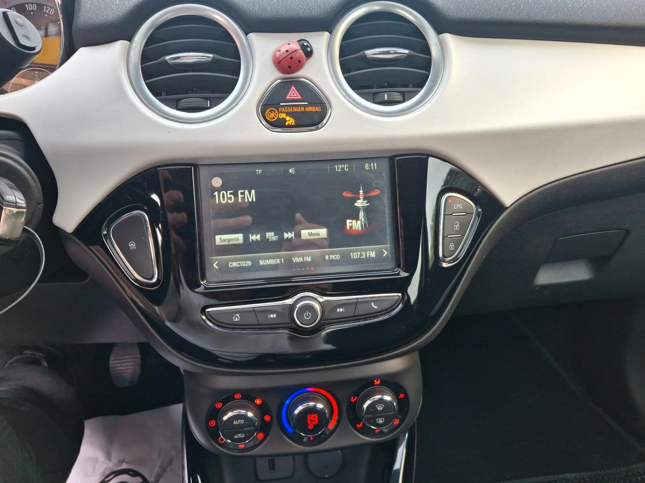 Opel Adam 1.4 87 CV GPL Tech Slam b.color