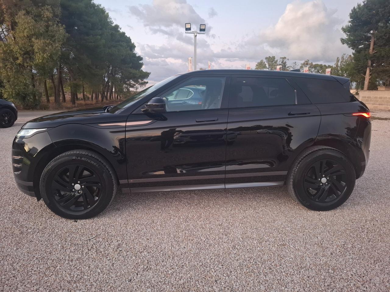 L. R. RANGE ROVER EVOQUE*R-DYNAMIC*TOTAL BLACK*LED*