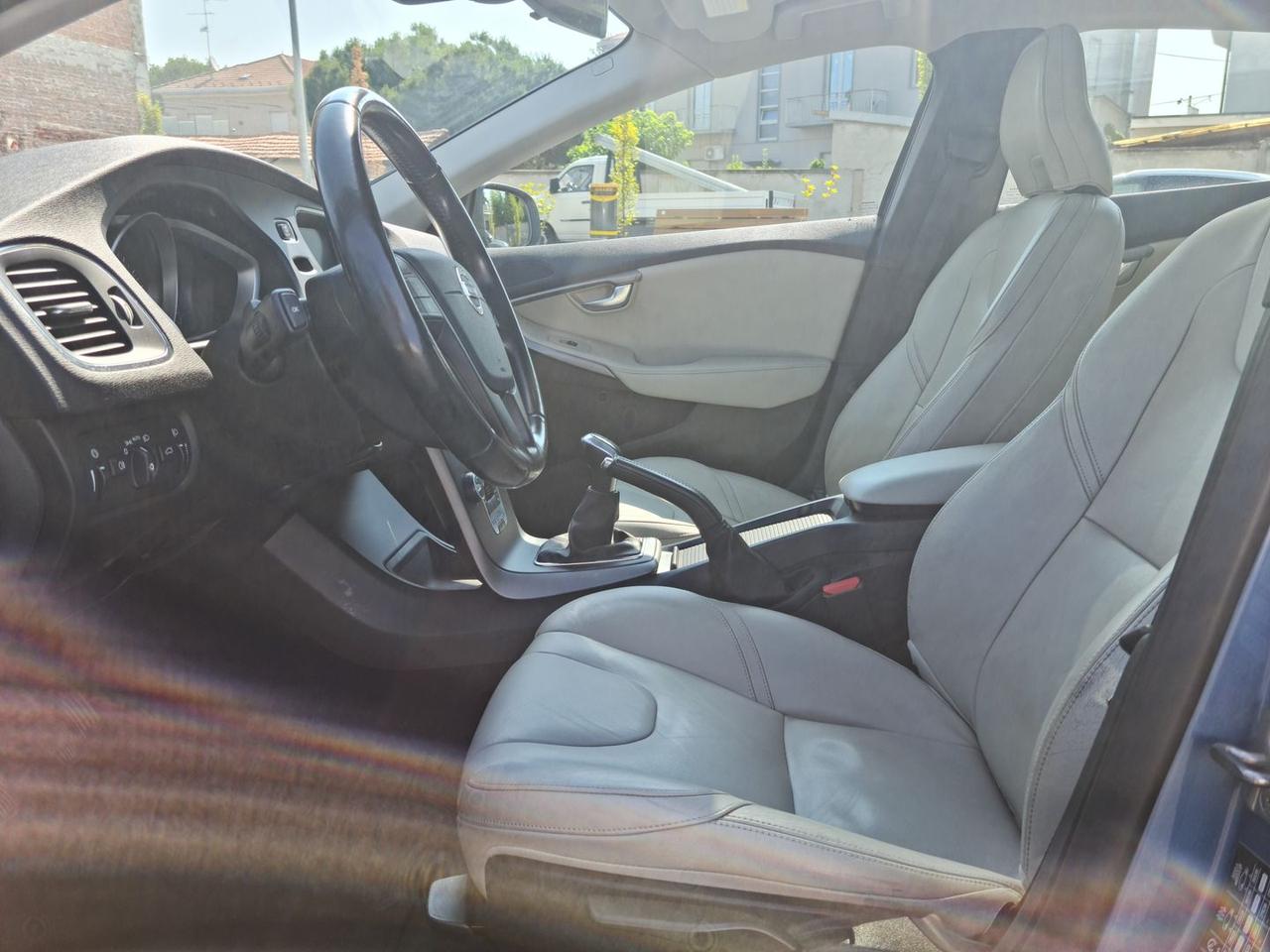 Volvo V40 KINETIC #6087