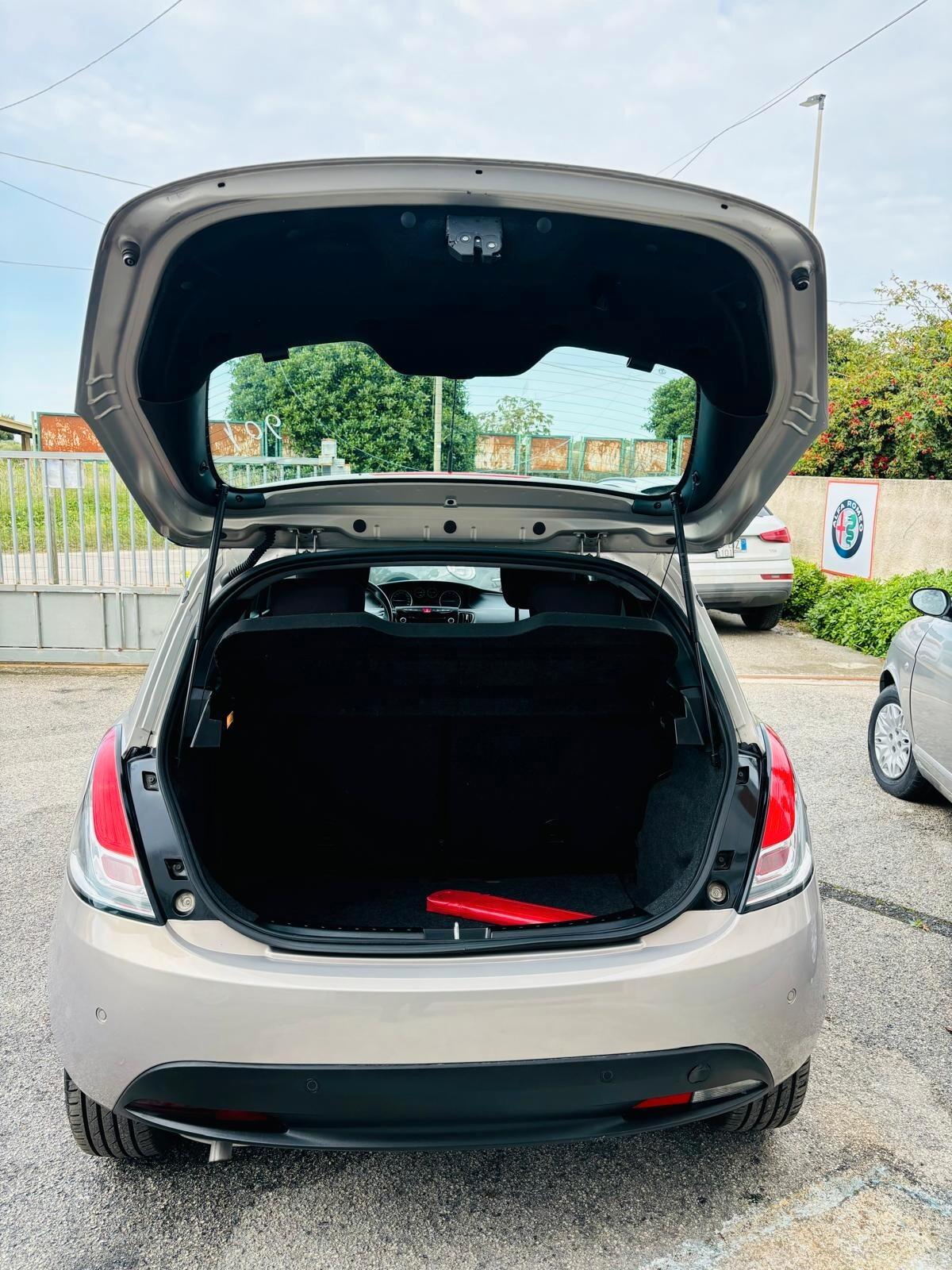 Lancia Ypsilon 1.2 69 CV 5 porte S&S Gold