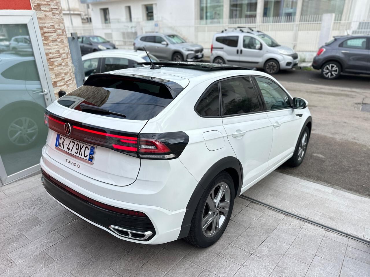 Volkswagen Taigo 1.0 TSI 110 CV R-Line- 10/2022 TETTO/LED