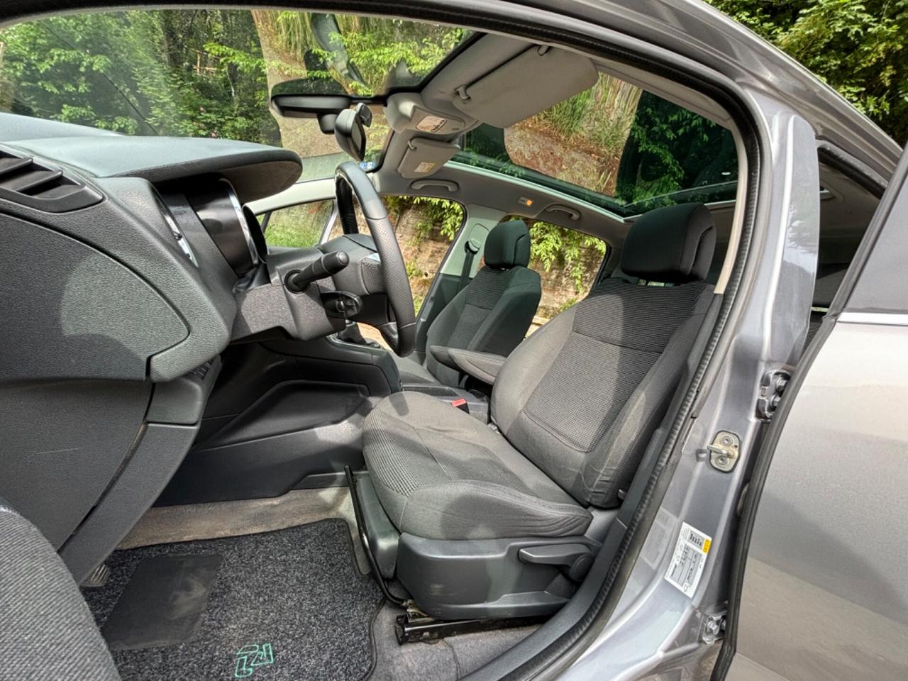Peugeot 5008 2.0 HDi 150CV Active