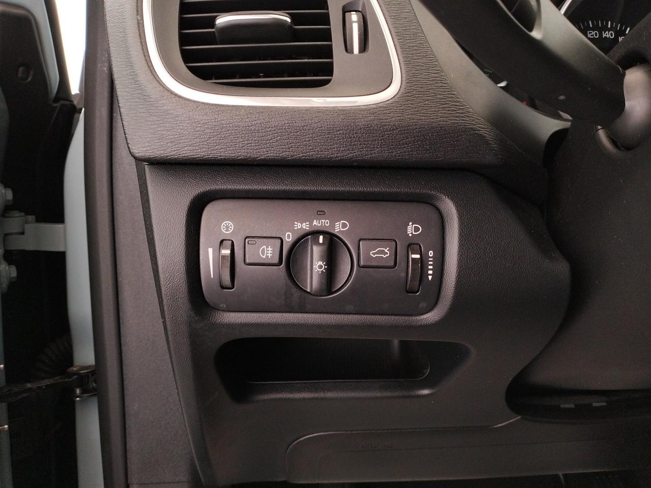 Volvo V40 D2 Geartronic Business - NEOPATENTATI