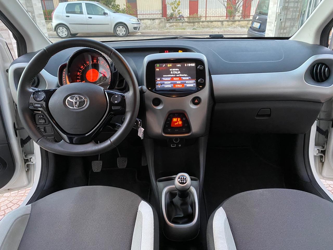 Toyota Aygo 1.0 VVT-i 69 CV 5 porte x-clusiv