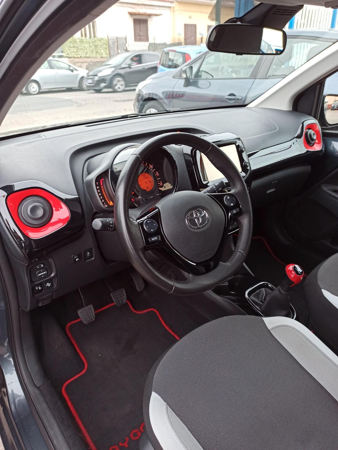 Toyota Aygo 1.0 VVT-i 69 CV 5 porte x-Black TSS MMT
