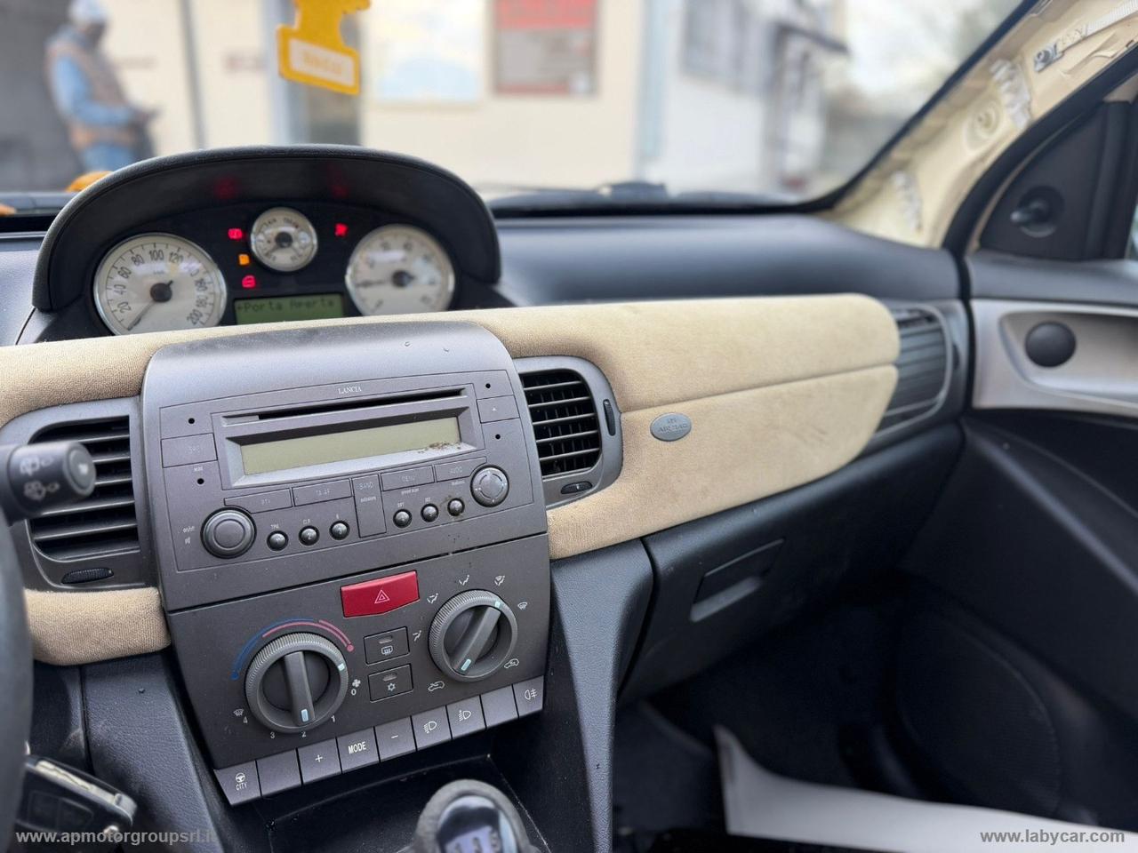 LANCIA Ypsilon 1.2 Oro