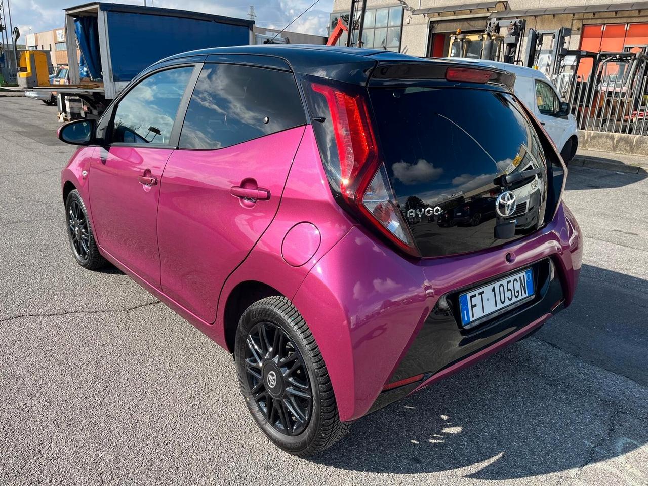 Toyota Aygo 1.0 VVT-i 72 CV 5 porte x-cool MMT