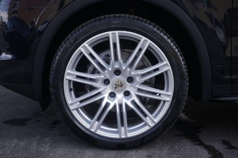 Porsche Cayenne Porsche Cayenne 3.0 tiptronic 184KW ANNO 2016