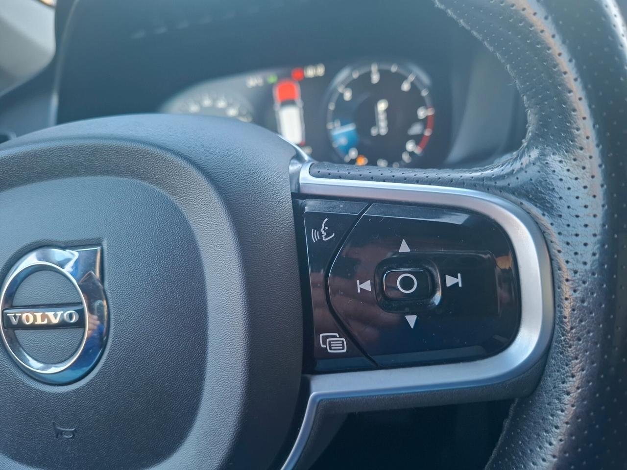 Volvo XC 90 XC90 D5 AWD Geartronic 7 posti Momentum