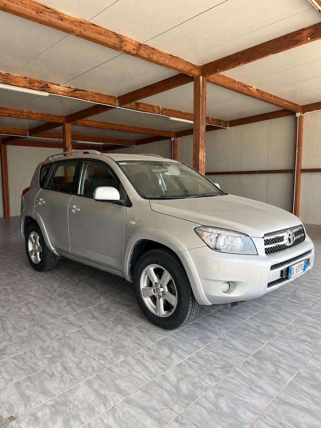 Toyota RAV 4 RAV4 2.2 D-4D 177 CV Sol Plus