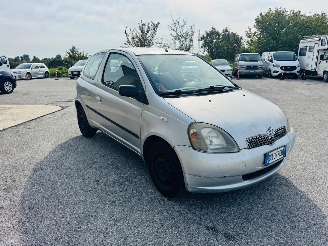 Toyota Yaris 1.0 benzina anno 2001 neo patentati