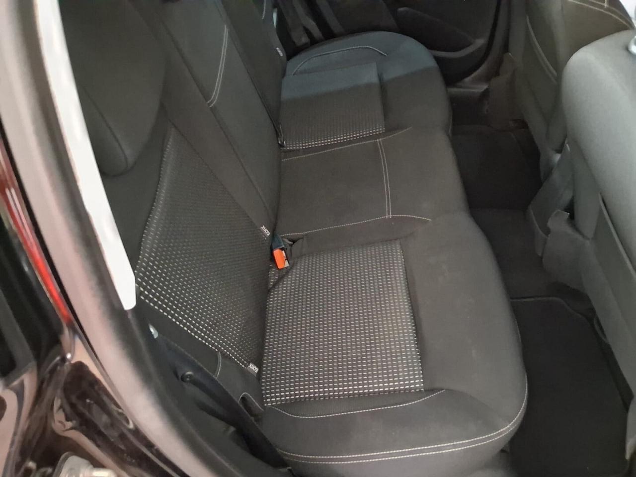 Peugeot 208 1.6 HDI 75cv allure 5p