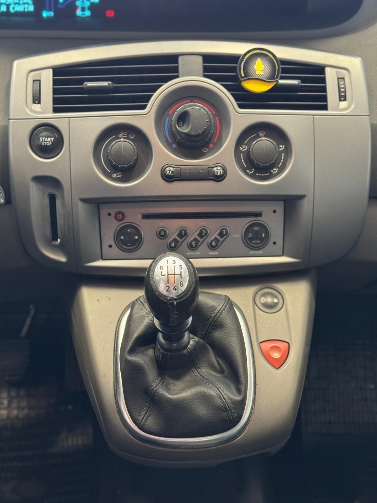 Renault Scenic Grand Scénic 1.5 dCi/105CV PlayStation Portable