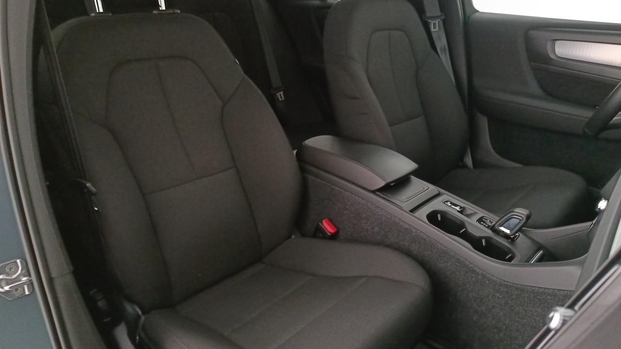 VOLVO XC40 1.5 t3 Momentum 163cv auto my21
