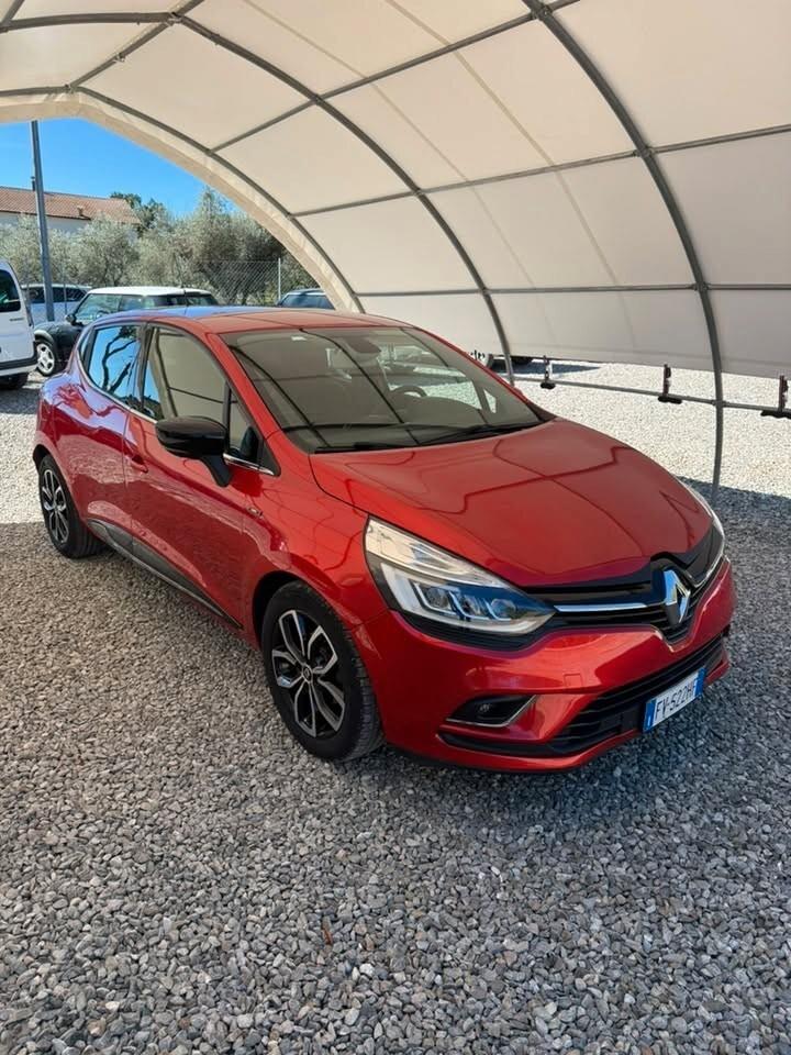 Renault Clio TCe 12V 90 CV 5 porte Moschino Intens