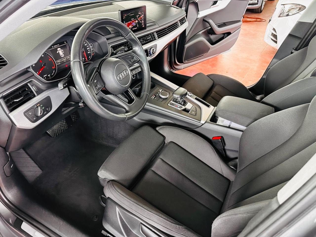 Audi A4 35 TDI 150CV S-Tronic 7Marce F1 S-Line