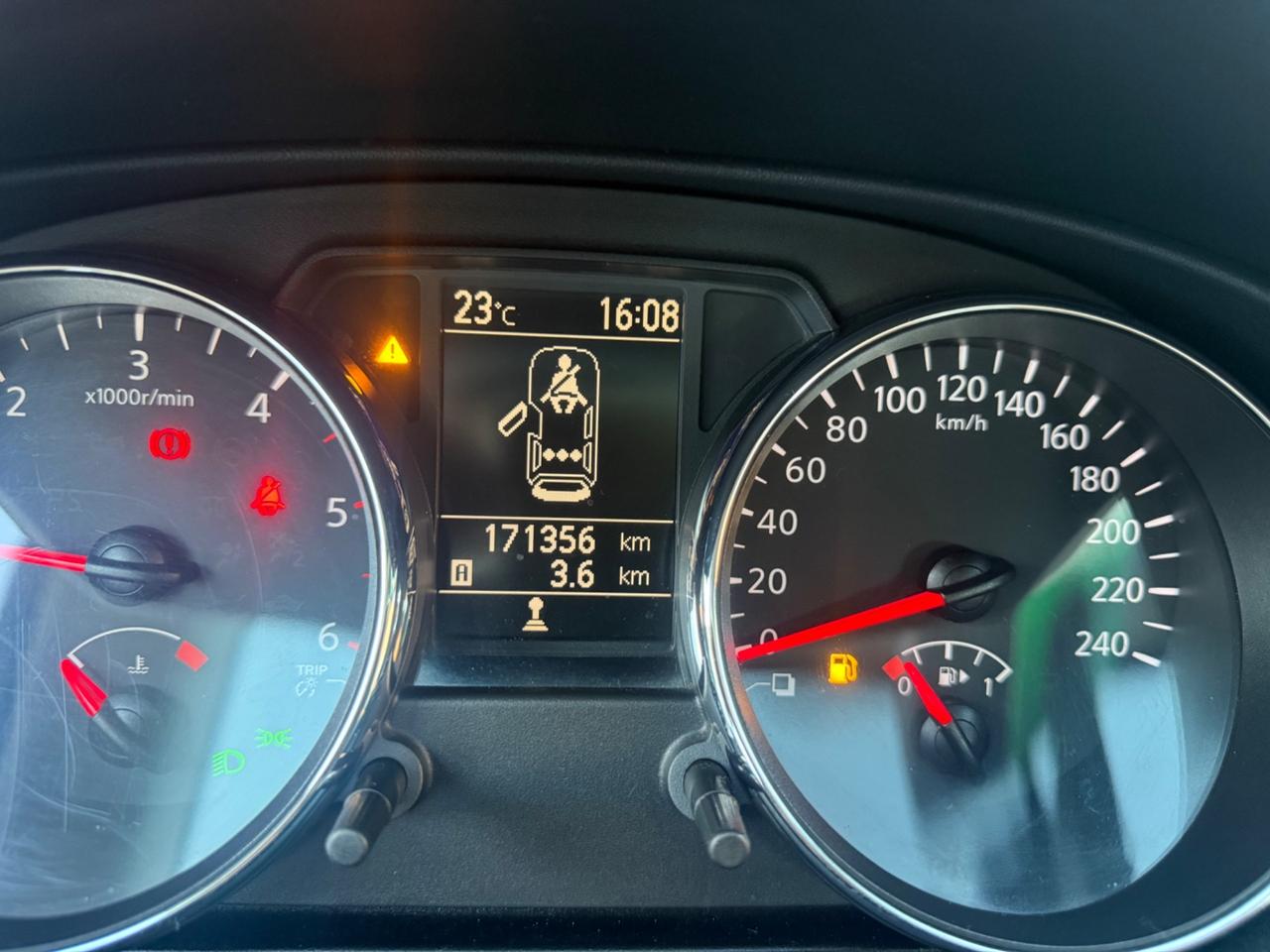 Nissan Qashqai 1.5 dCi DPF Tekna Gancio Traino