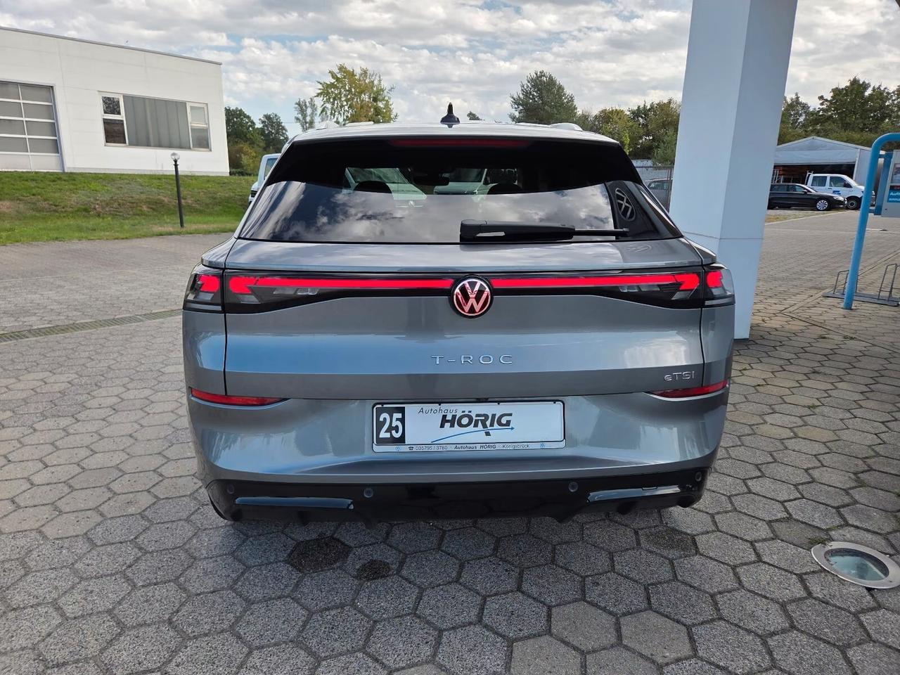 VOLKSWAGEN*T-ROC* 1.5*TSI*DSG*R-LINE*KAMERA*18"*AMBIENT-LIGHT*LED*