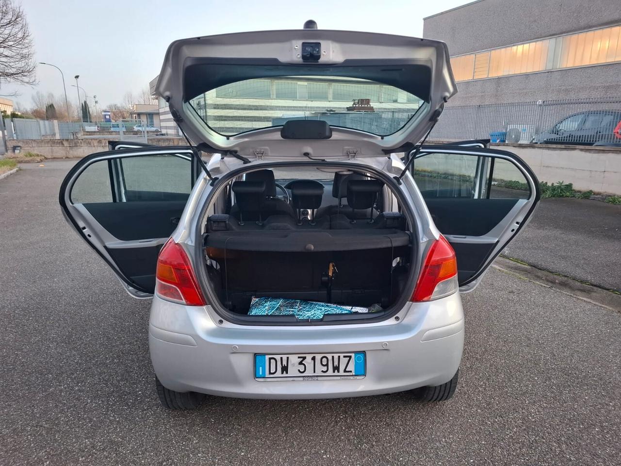 Toyota Yaris 1.0 5 porte SOLAMENTE 104.000 KM