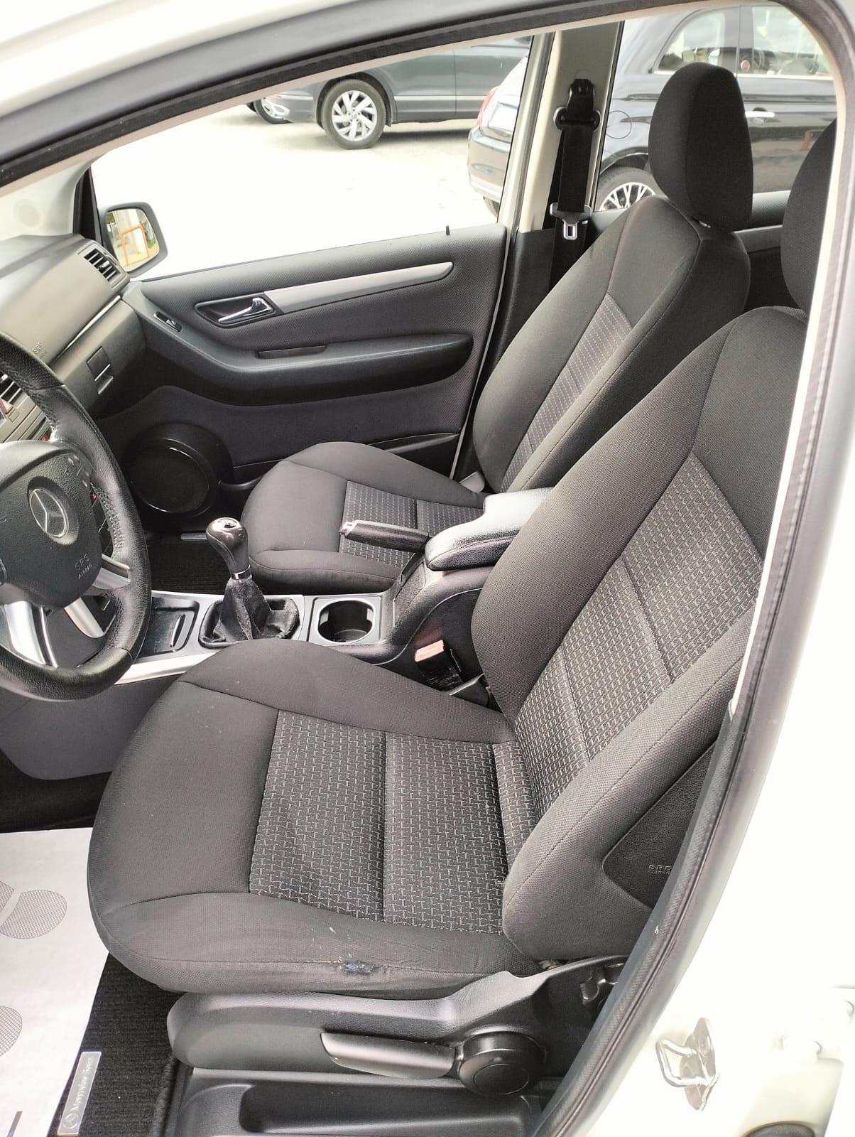 Mercedes-benz B 180 Benz Premium