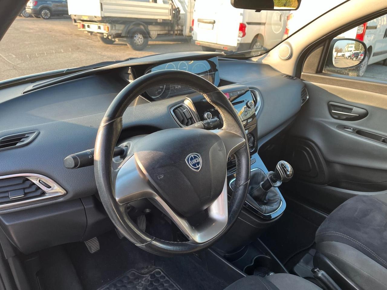 Lancia Ypsilon 1.2 69 CV 5p **NEOPATENTATI**