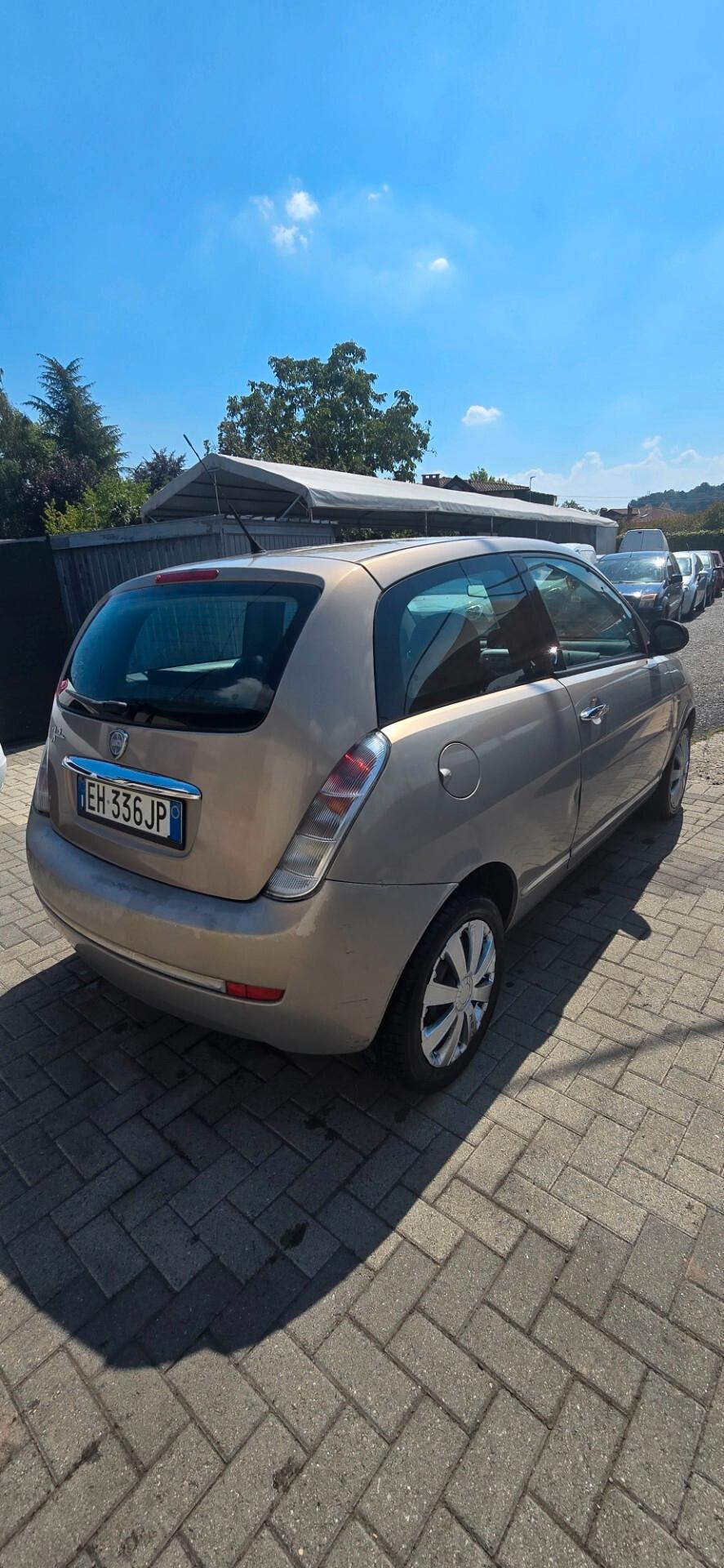 Lancia Ypsilon 1.3 MJT 75 CV Diva
