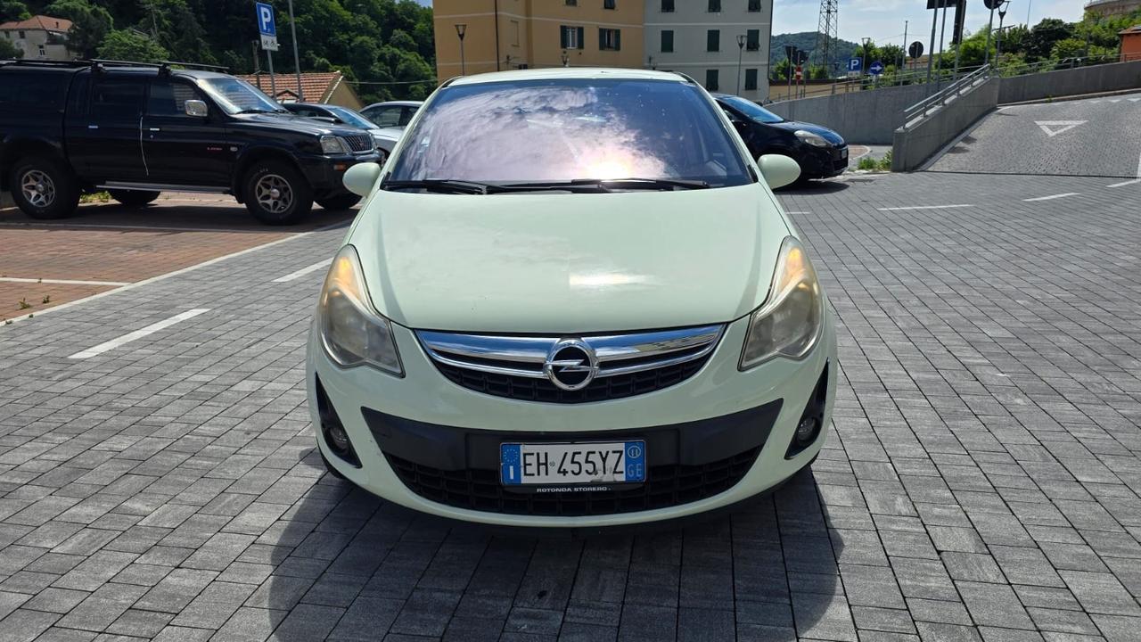 Opel Corsa 1.2 5 porte Cosmo