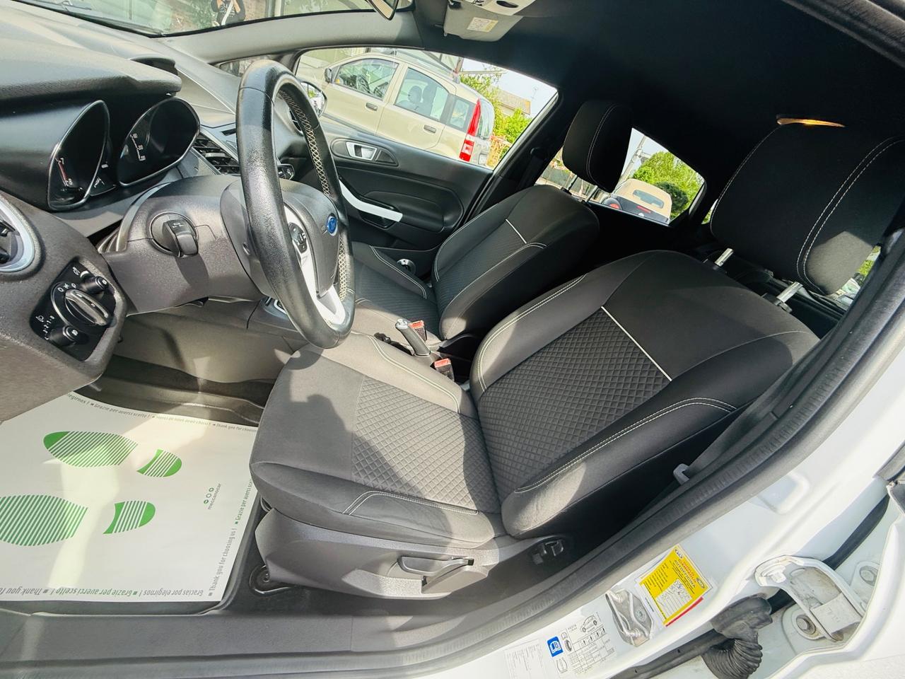 Ford Fiesta 1.2 B/GPL 82CV Black & White Edition