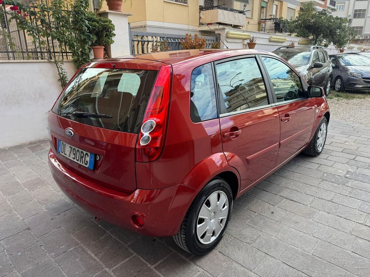 FORD Fiesta 1.2 16V 5 porte Ghia